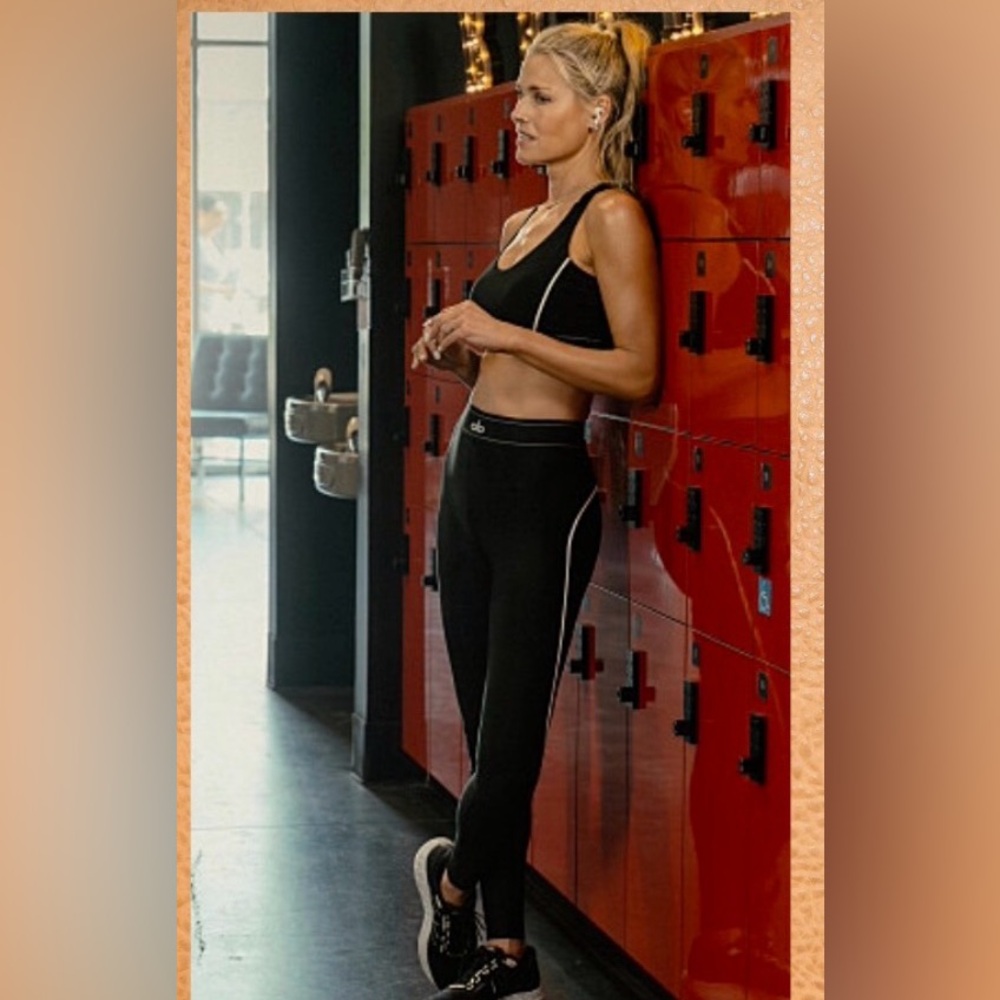 ALO Black Sports Bra and leggings set 🖤